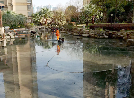 广汉景观池淤泥清理