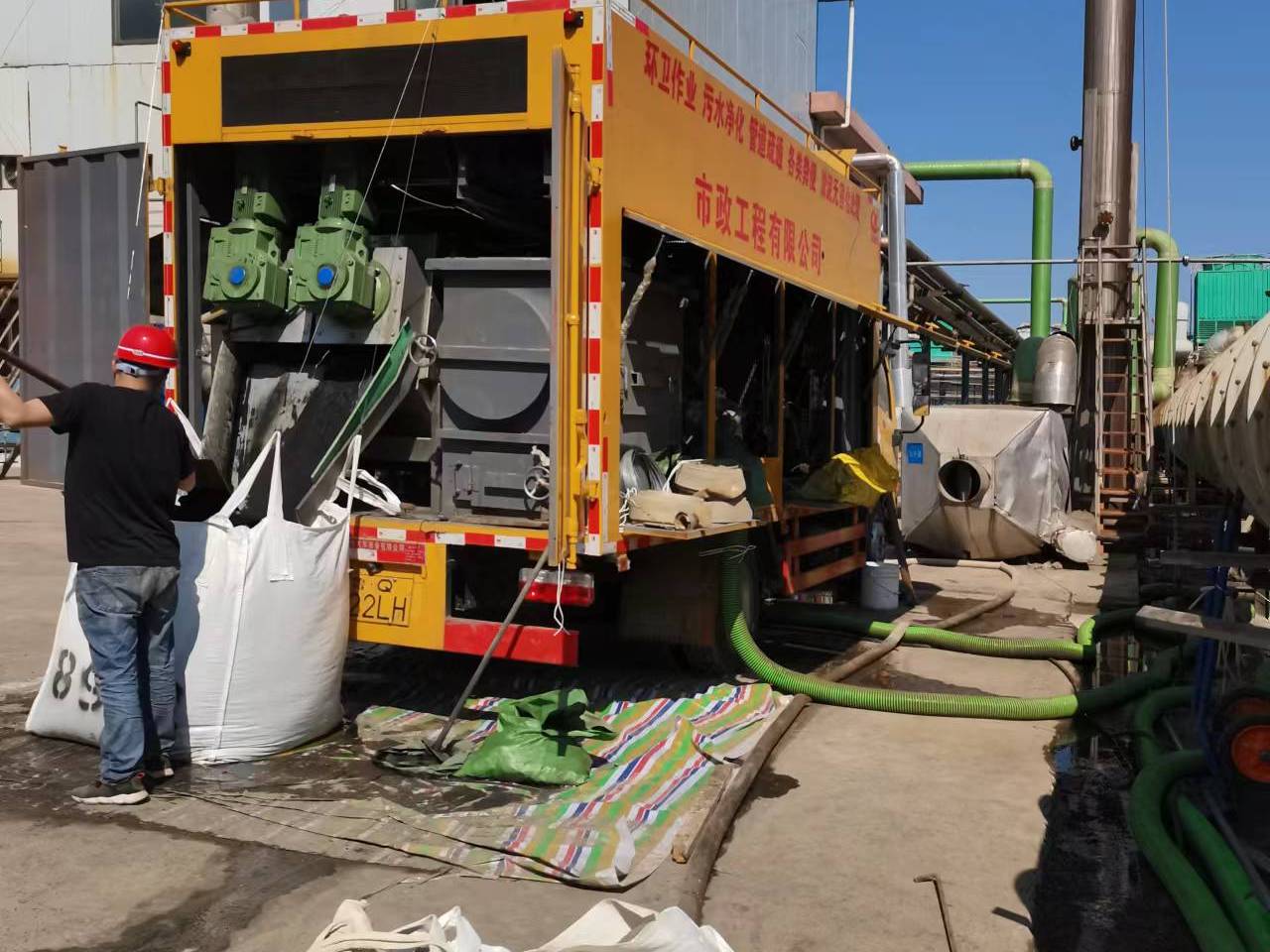 广汉淤泥压干处理